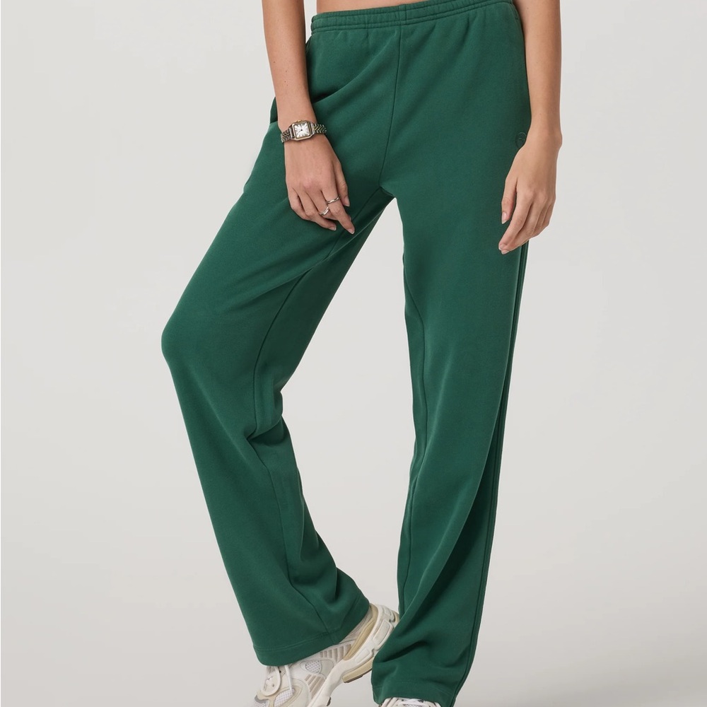 Vuori Sedona Straight Leg Sweatpants in Viridian